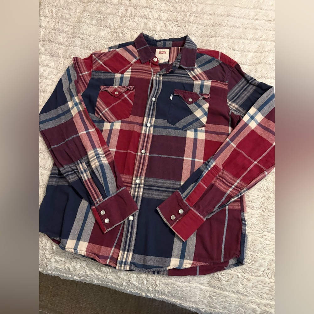 Levi’s Women’s Snap Button Long Sleeve Medium